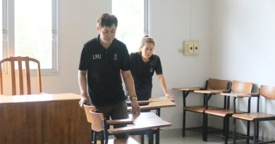 การขนย้ายสิ่งของเพื่อปรับปรุงห้องประชุมสภาฯ และห้องศาลจำลอง