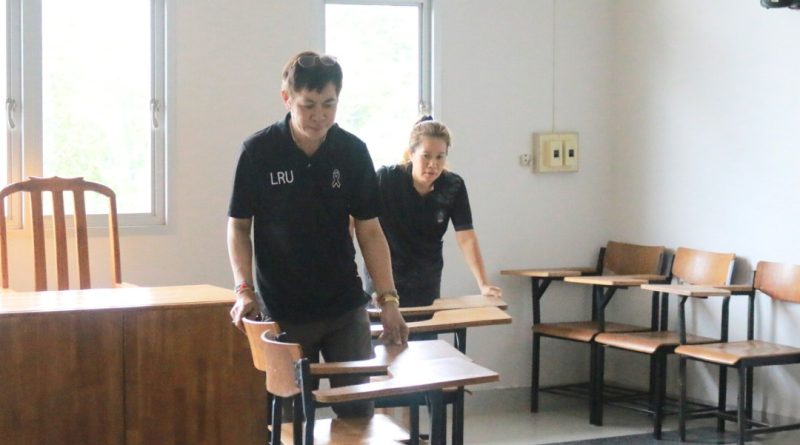 การขนย้ายสิ่งของเพื่อปรับปรุงห้องประชุมสภาฯ และห้องศาลจำลอง